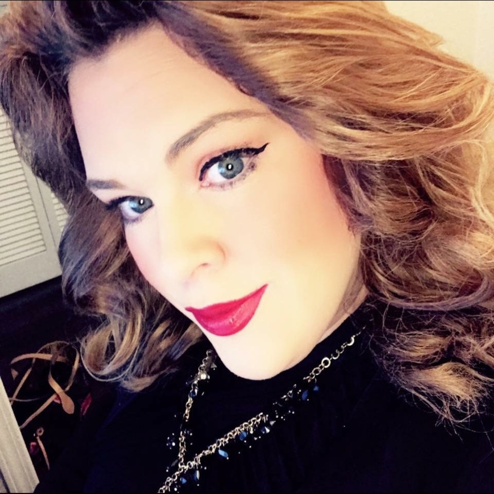 Meet your Posher, Courtney